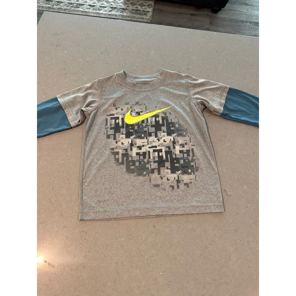 Nike long sleeve‎ boys size 6 shirt